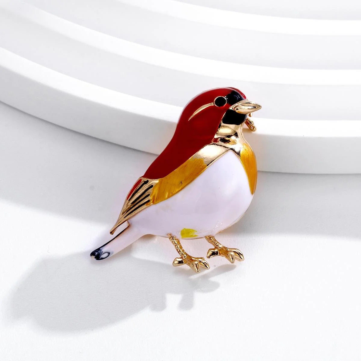 Cute Enamel Robin Bird Brooch Gold Tone Alloy Lapel Pin Elegant Corsage Suit Accessory Gift
