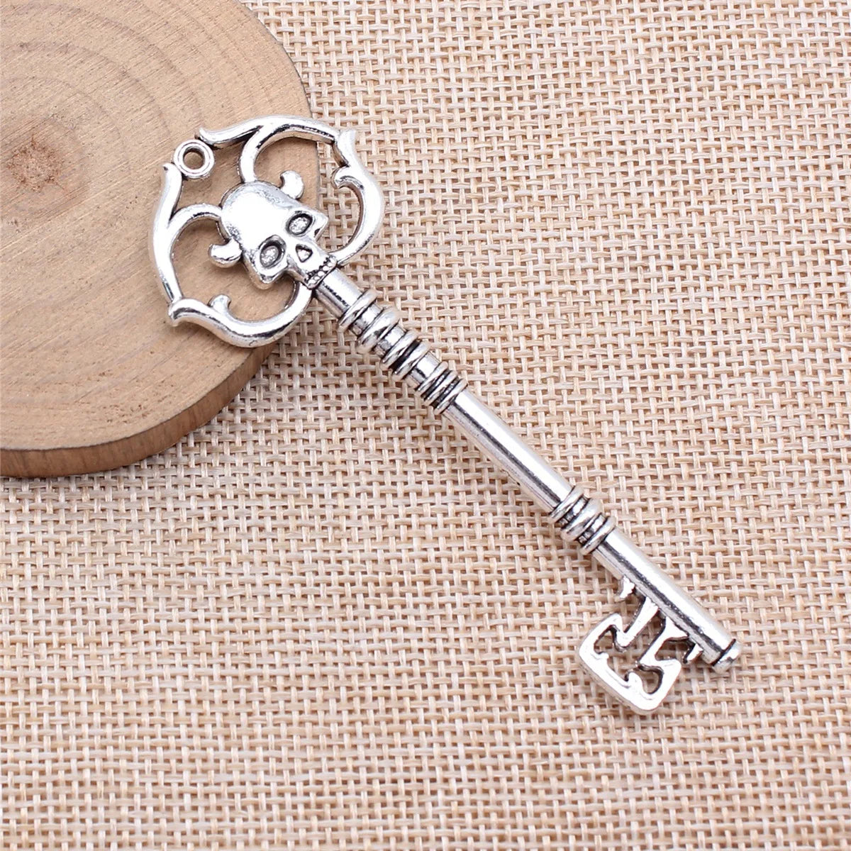 83x31mm 11.9g Multicolor Zinc Alloy Skull Key Charm Pendant for Gothic DIY Jewelry Making