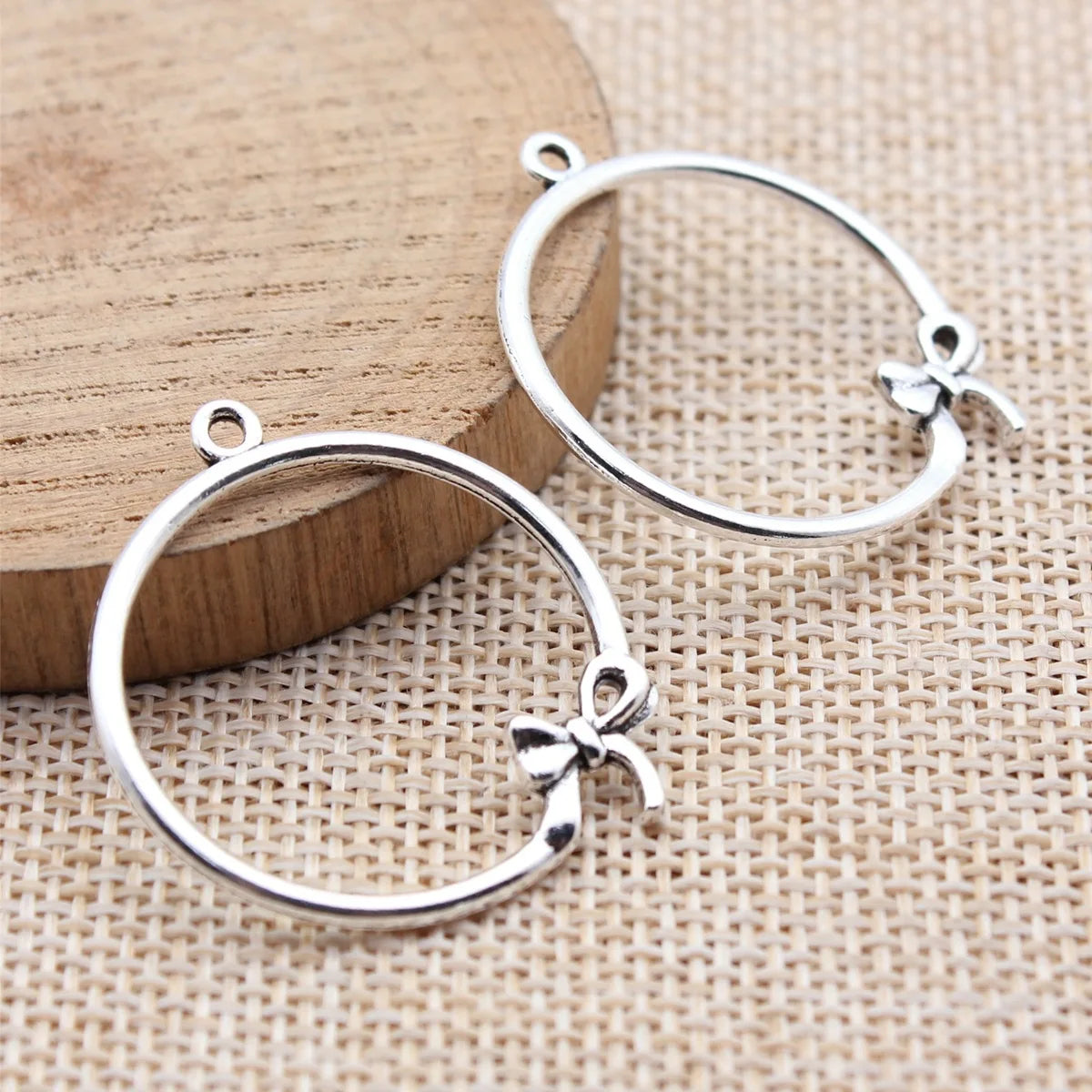 32x29mm 1.65g Antique Silver Zinc Alloy Bowknot Round Ring Butterfly Charm Pendant for DIY Necklace Jewelry