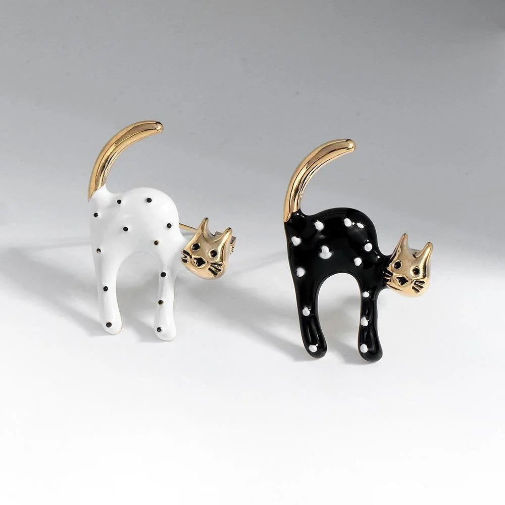 Cute Enamel Spotted Cat Brooch In Alloy, Korean Style Animal Lapel Pin For Women Suit Accessory Gift
