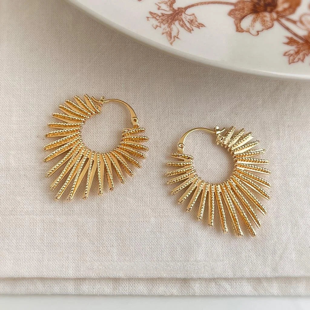 Retro Hong Kong Style Eco-Friendly Copper Geometric Line Hollow 3D Drop Earrings For Street Shoot Runway