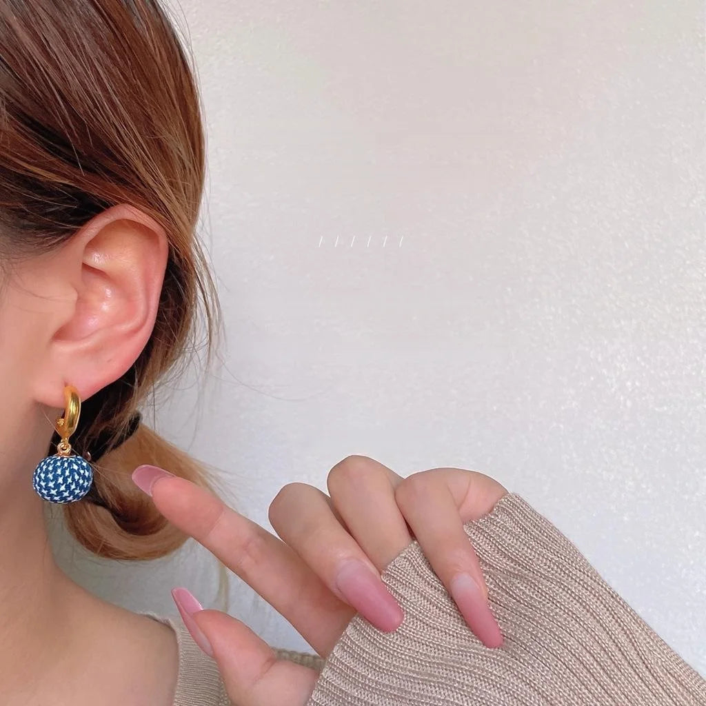 French Vintage Houndstooth Fabric Geometric Mesh Stud Earrings For Elegant Commuter Style