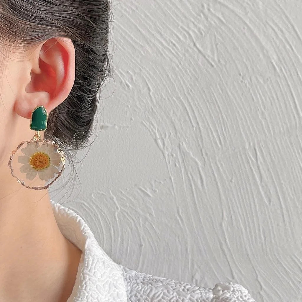 14K Gold Plated Copper Daisy Preserved Flower Stud Earrings For Elegant Office Style