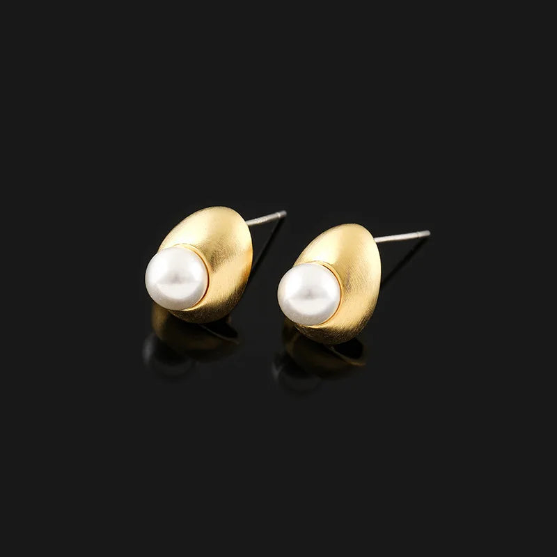 Elegant Luxury Brushed Gold Alloy Oval Teardrop Pearl Stud & Clip On No Piercing Women's Fashion Earrings