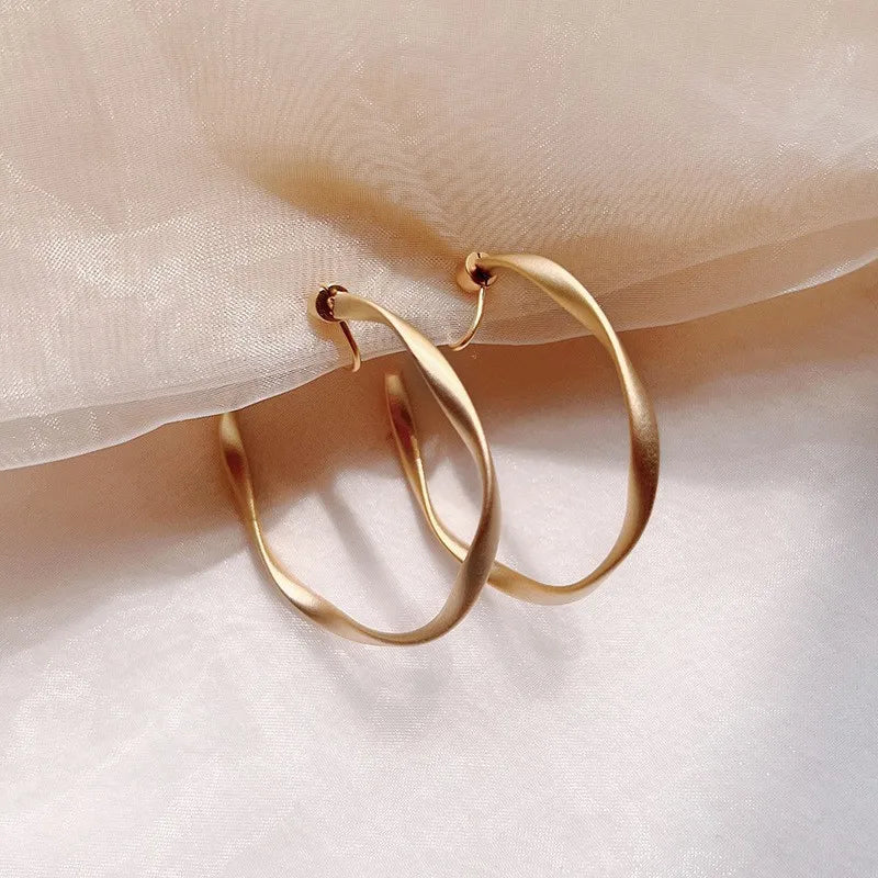 Luxury Gold Alloy Spiral Disc Twisted Hoop Stud & Clip On No Piercing Women's Fashion Earrings