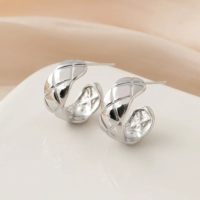 Elegant Silver Alloy Quilted Swirl Hoop Stud & Clip On No Piercing Huggie Statement Earrings