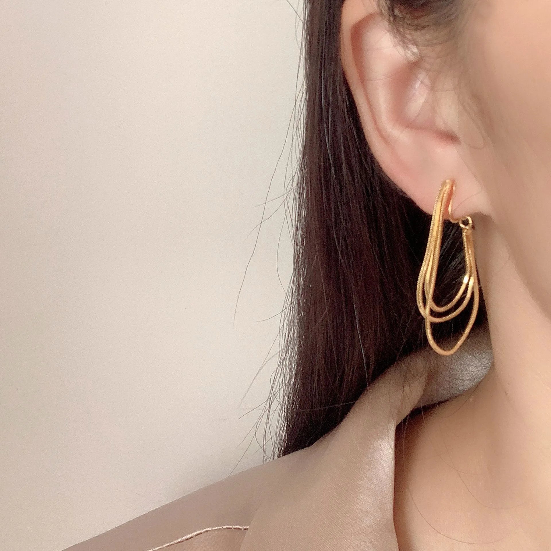 Elegant Gold Alloy Snake Bone Chain Loop Tassel Stud & Clip On No Piercing Spiral Drop Earrings