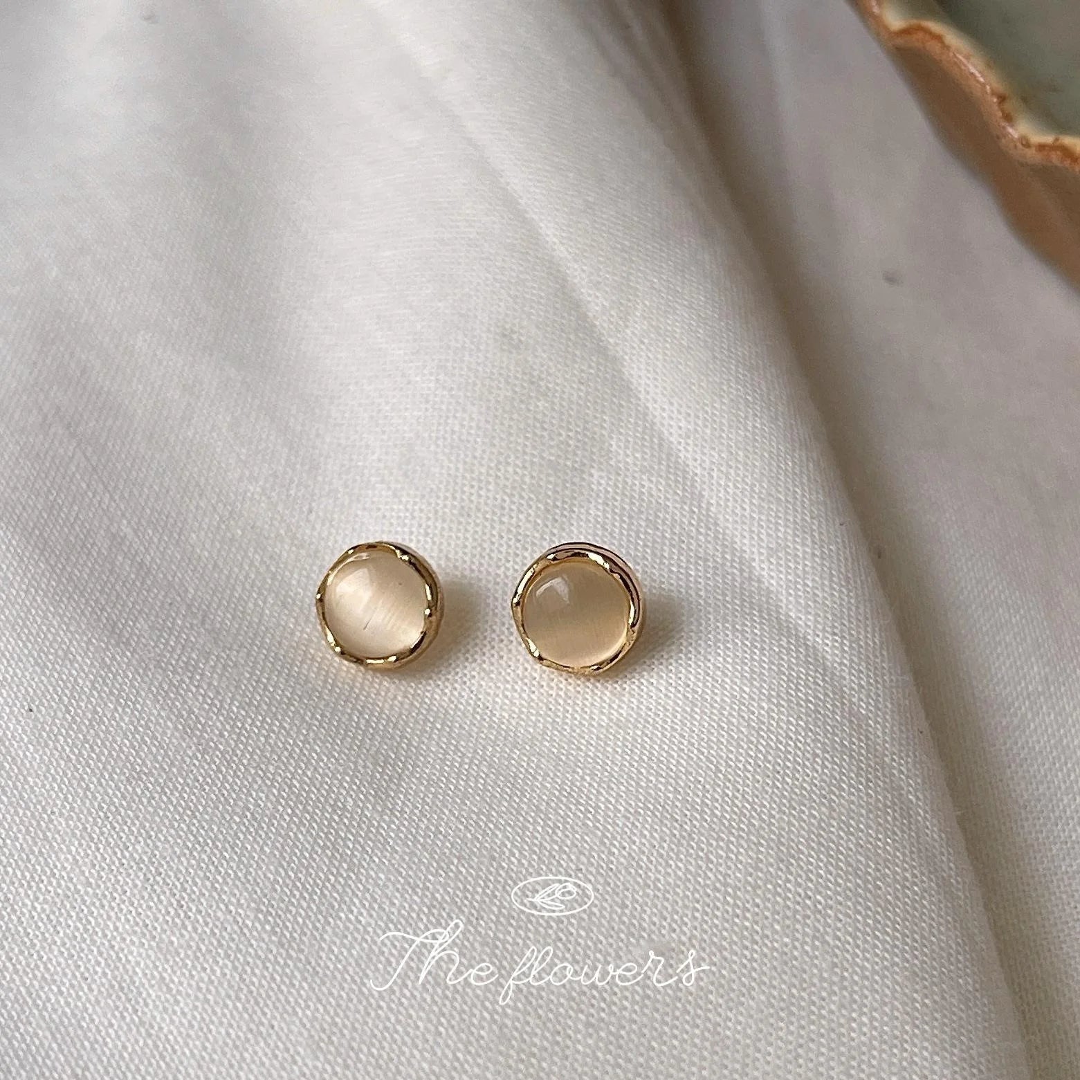 Minimalist 14K Plated Copper Round Glass Cat Eye Stone Stud Earrings For Daily Wear