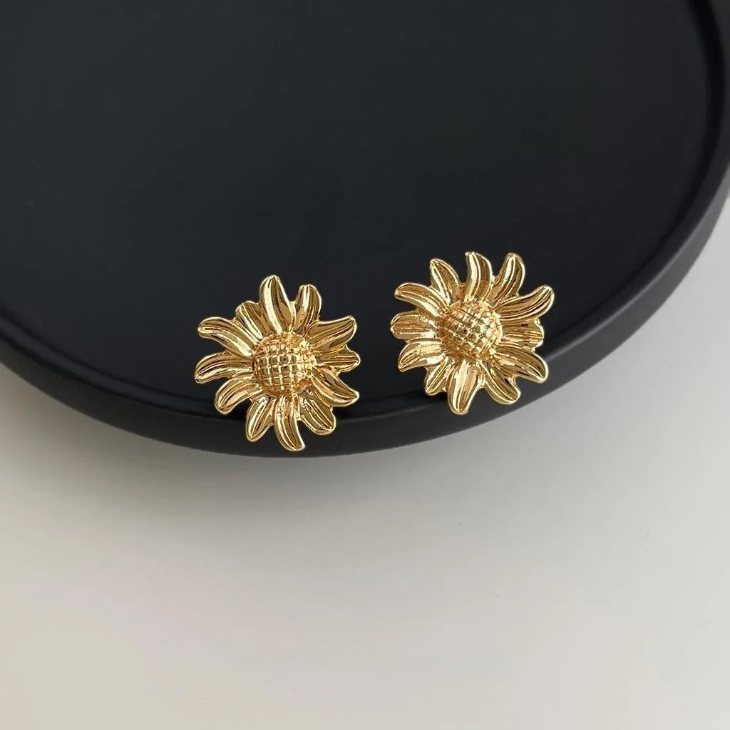 Vintage Style Daisy Sunflower Stud Earrings Copper Floral Petal Design