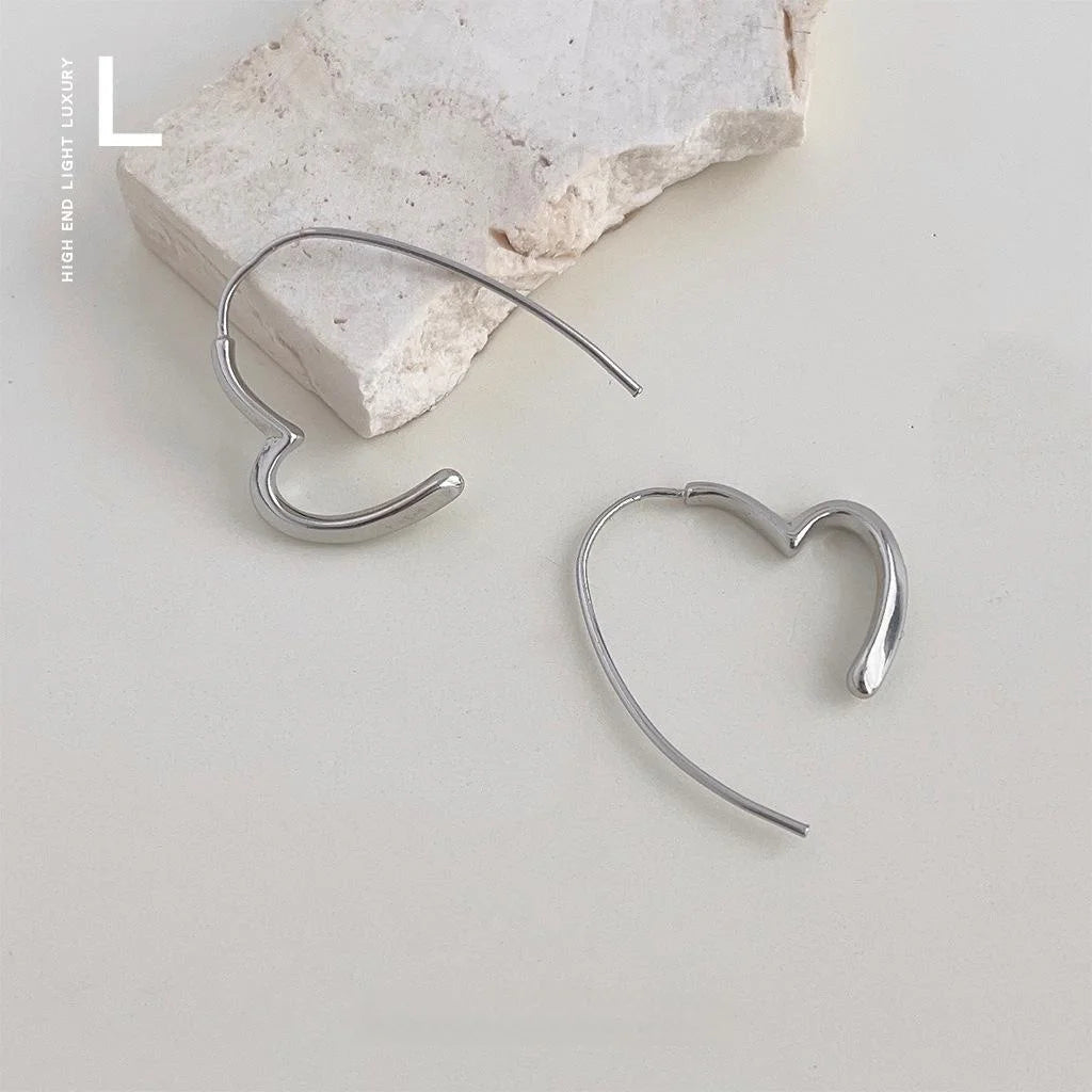 Minimalist Silver Smooth Copper Hollow Heart Hoop Earrings For Women Commuter Fashion Jewelry