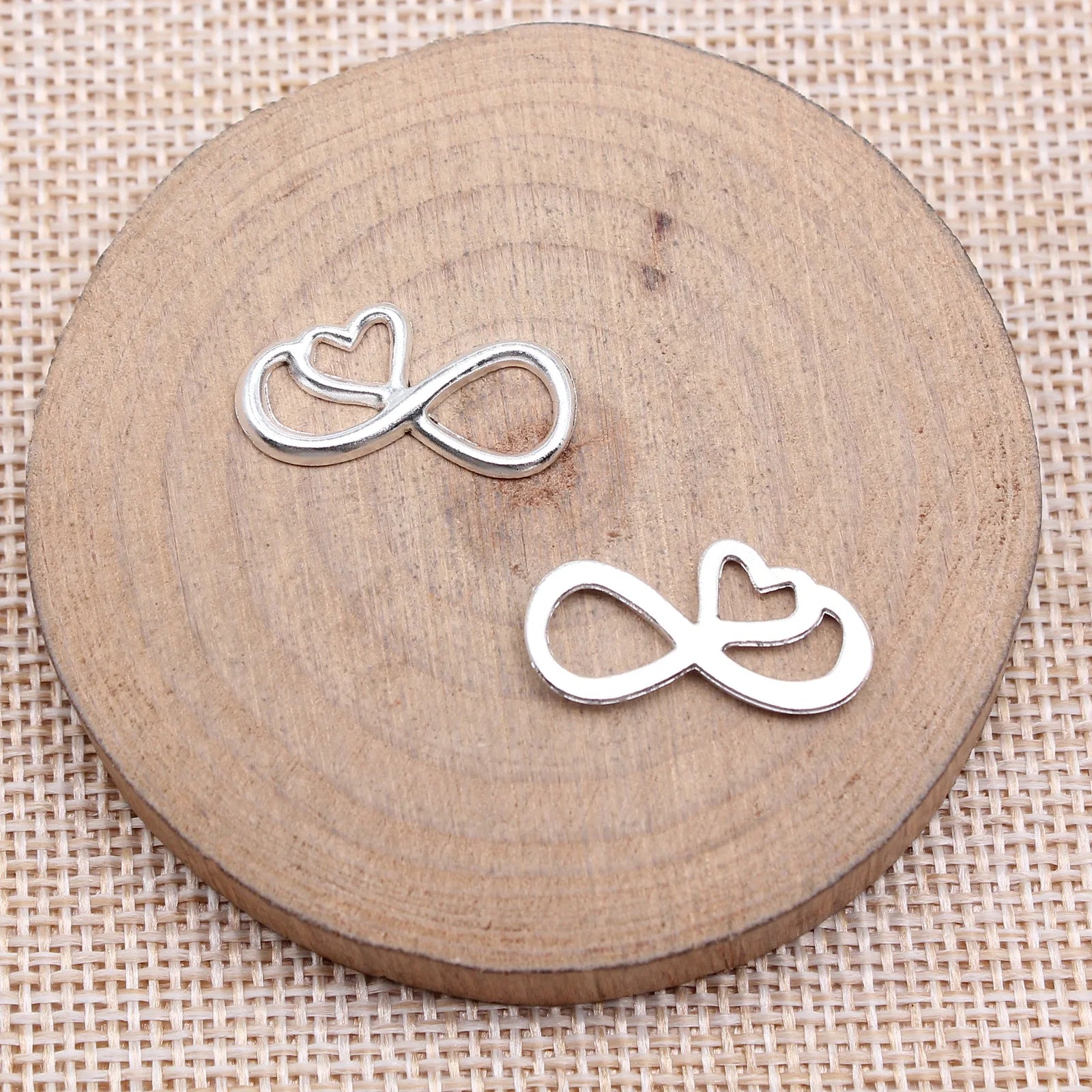12x22mm 0.8g Antique Silver Zinc Alloy Infinity Heart Connector Charm for DIY Bracelet Jewelry Making