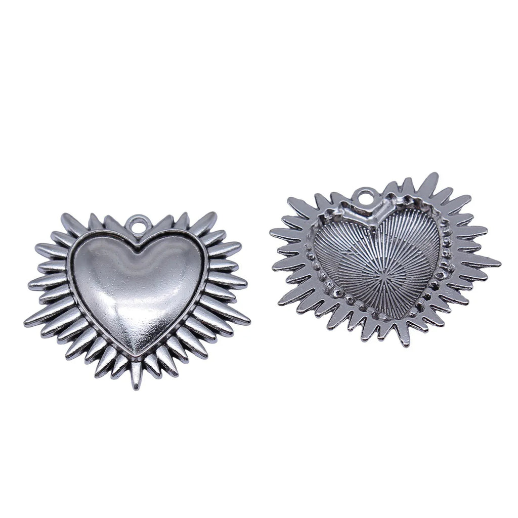 33x29mm 5g Antique Silver Zinc Alloy Gothic Spiked Heart Charm Pendant for DIY Necklace Making