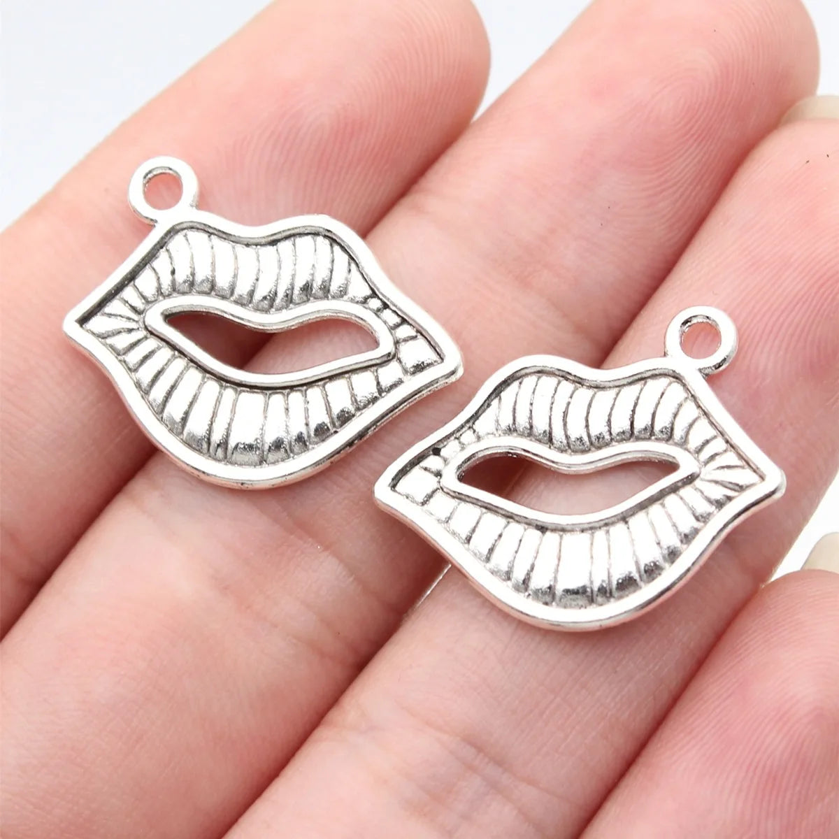 24x20mm 1.7g Antique Silver Zinc Alloy Lips Charm Pendant for DIY Necklace Bracelet Jewelry Making