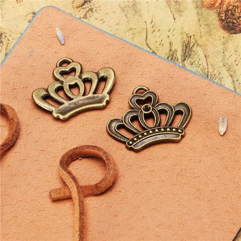 22x18MM Antique Silver Zinc Alloy Crowned Heart Charm Pendant for DIY Necklace Bracelet Jewelry Making
