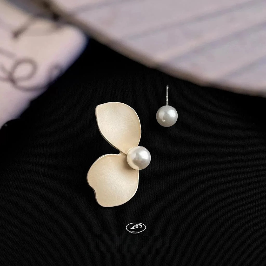 Asymmetric Designer High Gloss Pearl Flower Petal Stud Earrings For Women Sweet Floral Jewelry