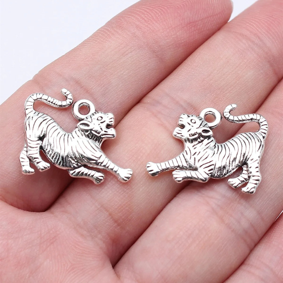 25x18mm 2.1g Antique Silver Zinc Alloy Tiger Charm Pendant for DIY Necklace Bracelet Jewelry Making
