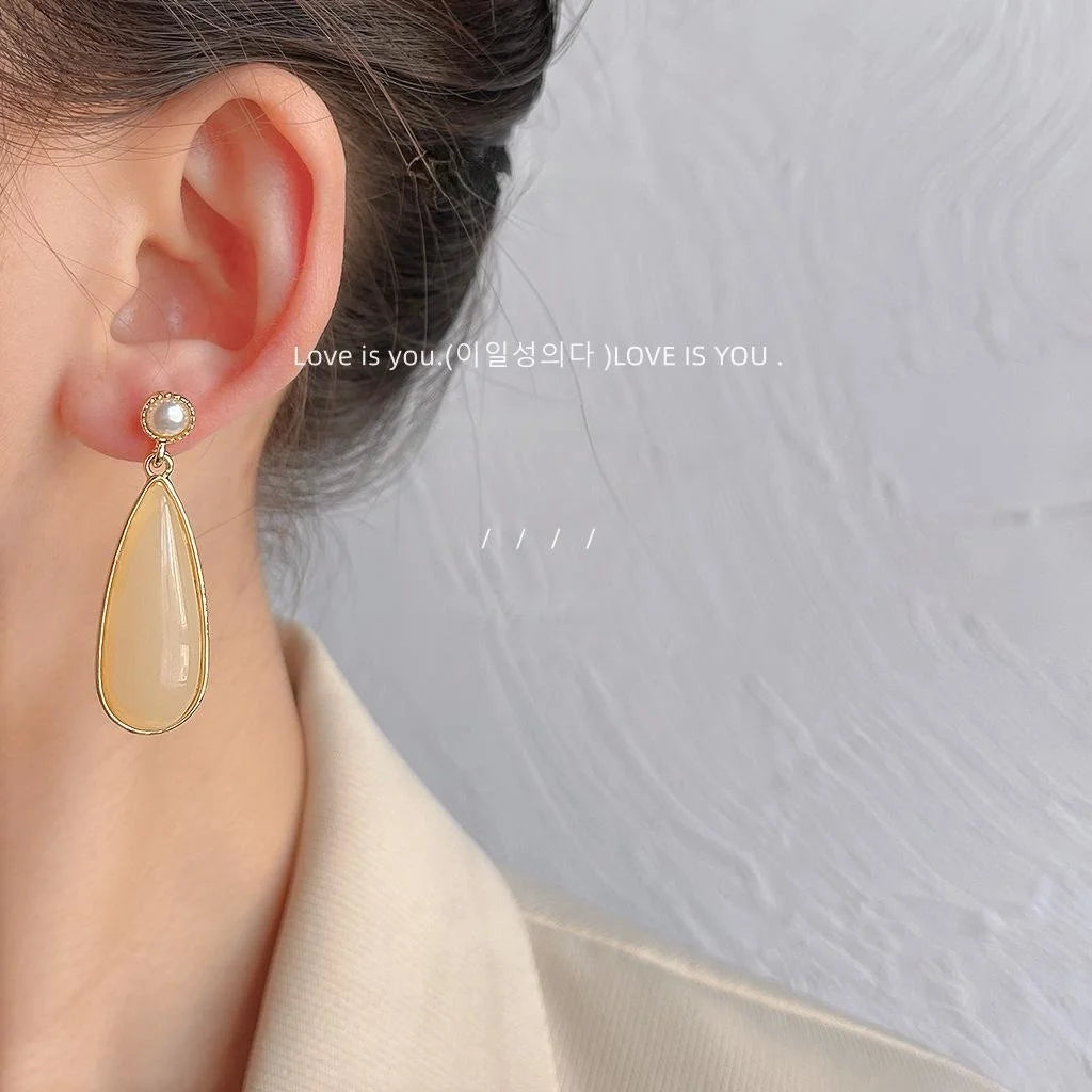French Vintage Palace Style Amber Teardrop Pearl Alloy Stud Earrings For Women