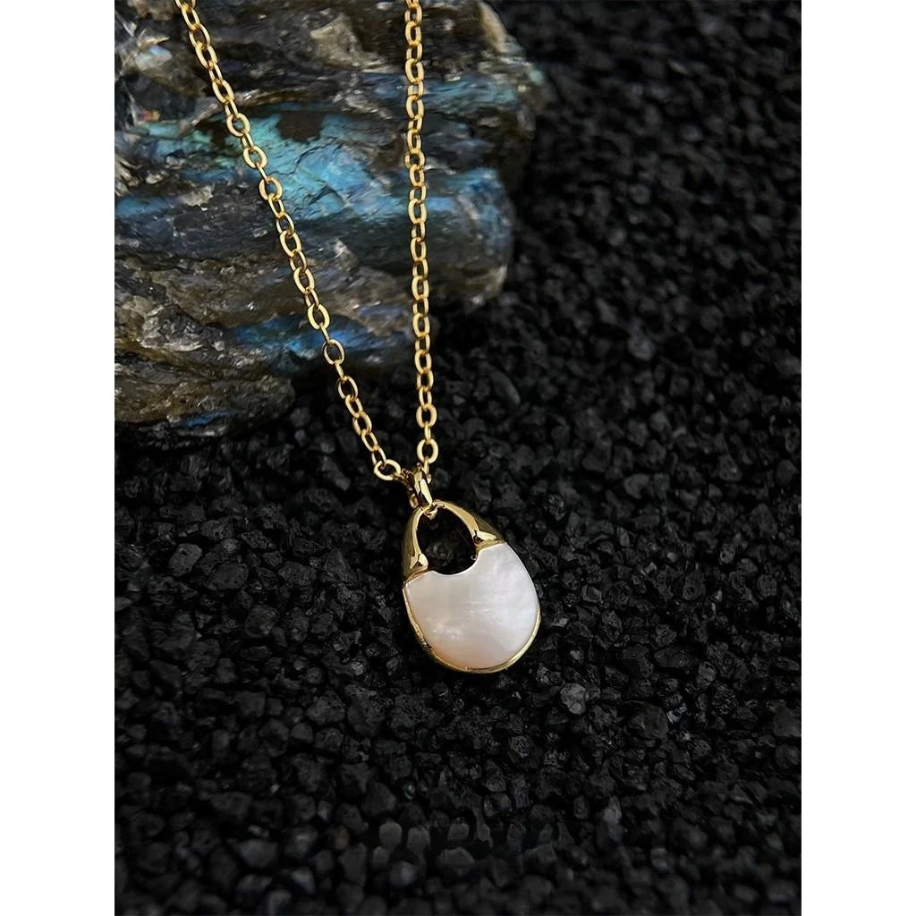 18K Gold Plated Copper Mother Of Pearl Geometric Hollow Oval Ring Clavicle Necklace Light Luxury Style