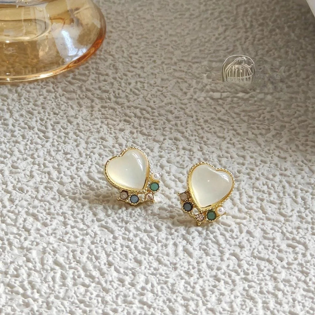 French Vintage Cream White Heart Resin Cat Eye Rhinestone Copper Stud Earrings