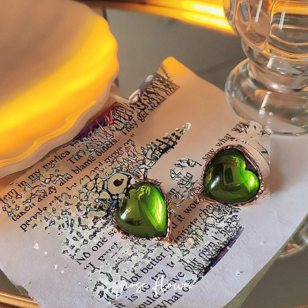 Vintage Green Heart Stud Earrings Alloy Emerald Heart Court Style Elegant Jewelry