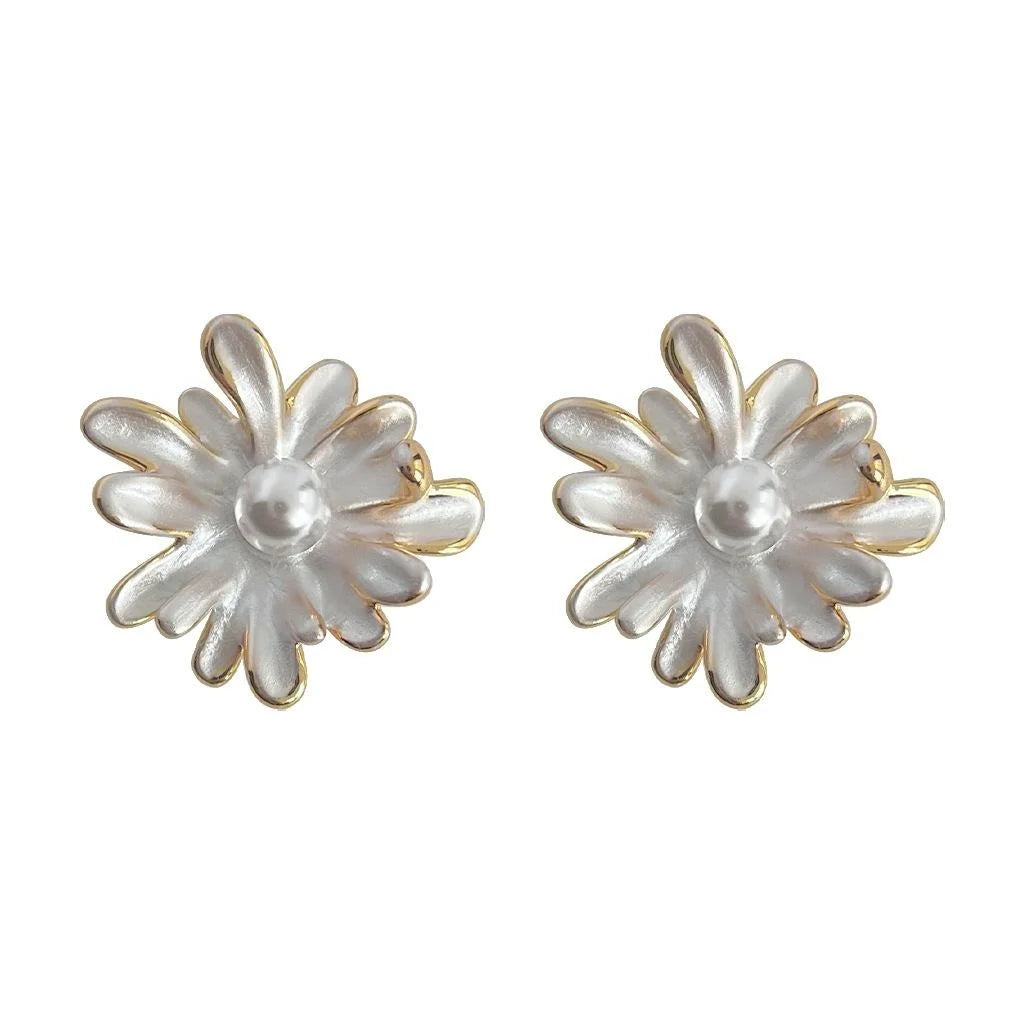 Sweet White Daisy Flower Enamel Eco-Friendly Copper Drop Earrings For Commuter Style