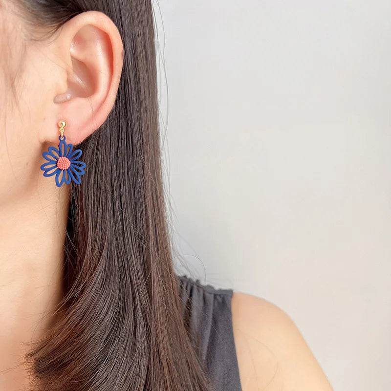 Asymmetric Enamel Daisy Flower Alloy Stud & Clip On No Piercing Sweet Dangle Drop Earrings