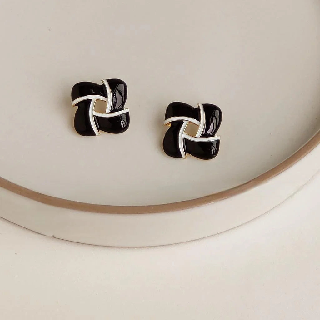 French Vintage Red Square Enamel Alloy Flower Stud Earrings Light Luxury Geometric Jewelry