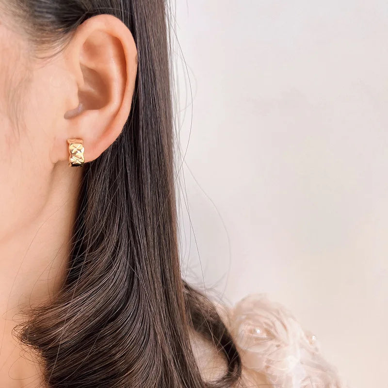 Elegant Gold Alloy Spiral Disc Quilted Star Round Hoop Stud & Clip On No Piercing Fashion Earrings