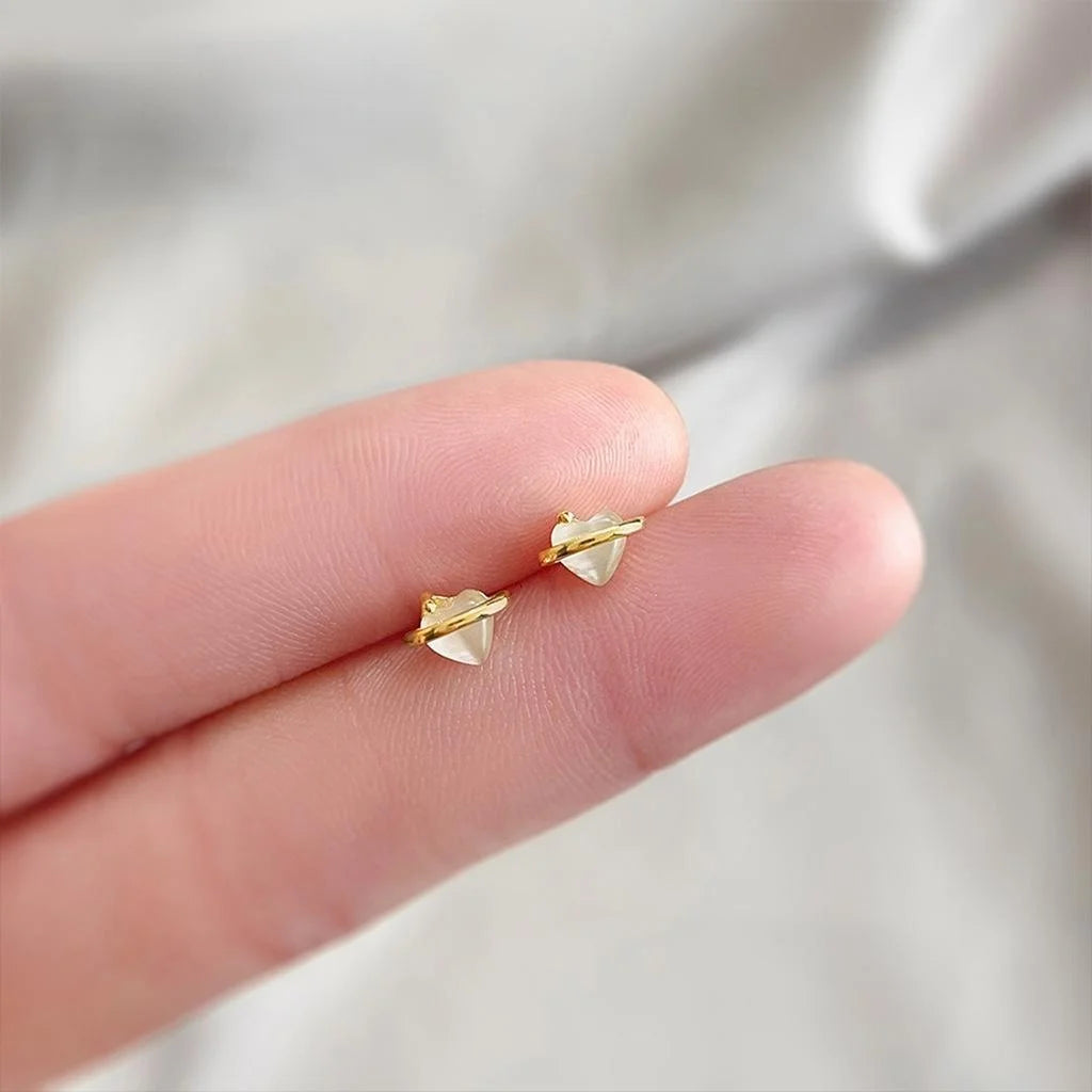 Minimalist Glass Cat Eye Heart Stud Earrings With Copper Base