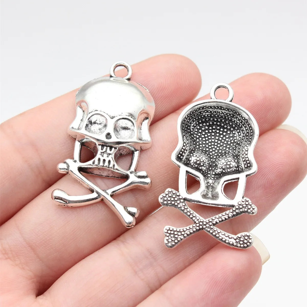 37x21mm 4.3g Multicolor Zinc Alloy Skull charm pendant for gothic necklaces and clothing accessories