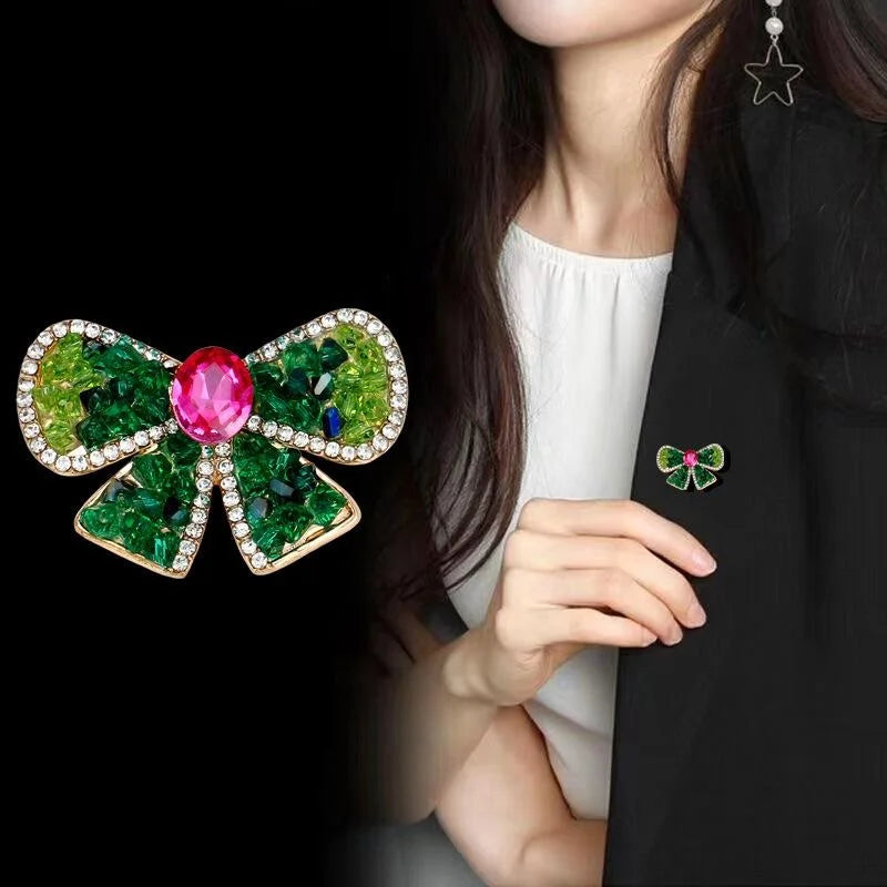 Elegant Emerald Green Crystal Bow Brooch With Rhinestone Trim, Luxury Lapel Pin Corsage Suit Accessory