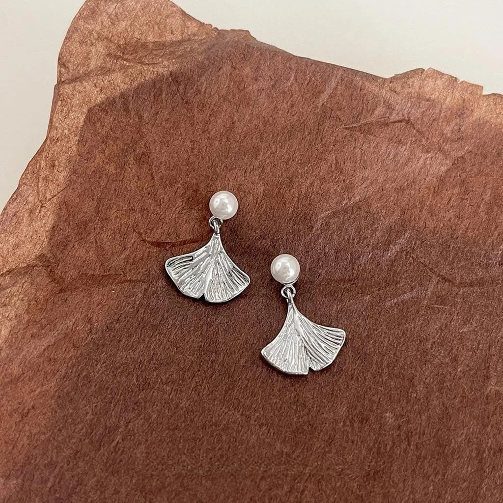 Luxury Ginkgo Leaf Drop Earrings Copper Glass Pearl Textured Leaf Design Commuter Jewelry