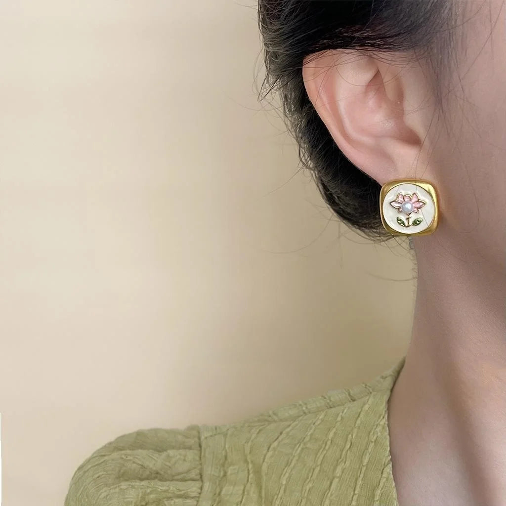 New Chinese Vintage Oil Painting Baroque Freshwater Pearl Lotus Flower Copper Stud Earrings