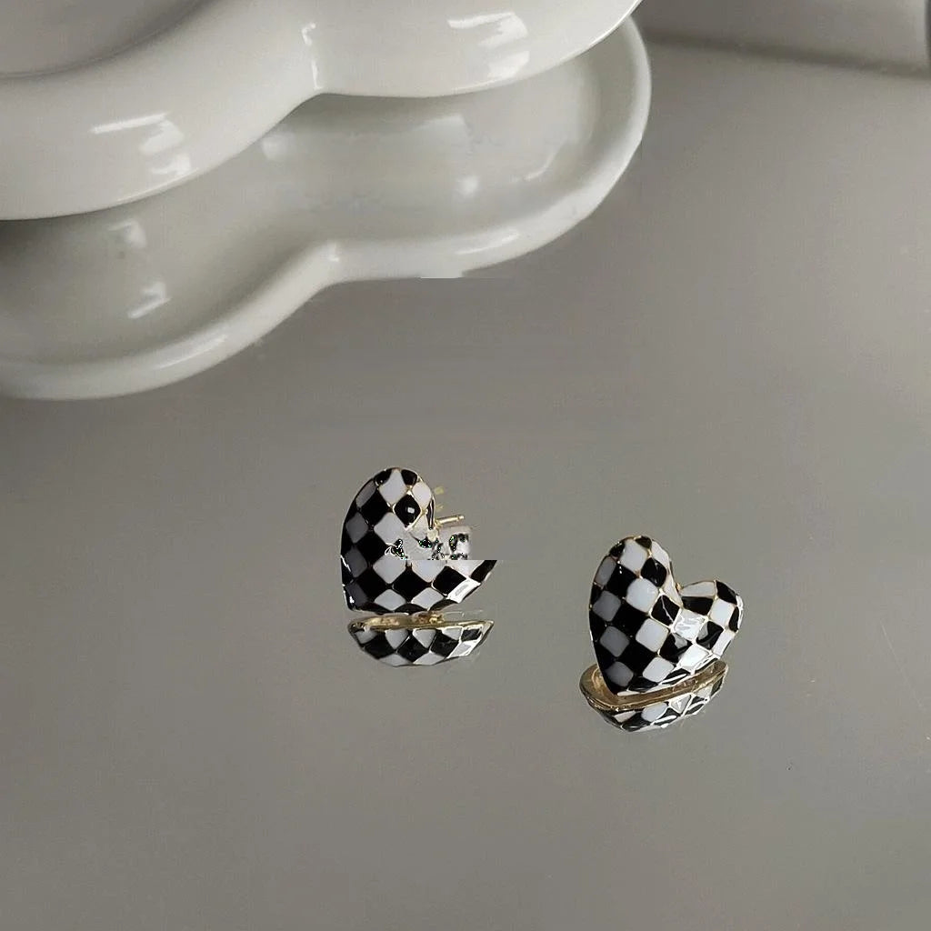 Elegant Black White Checker Heart Copper Stud Earrings Minimalist Enamel Casual Jewelry