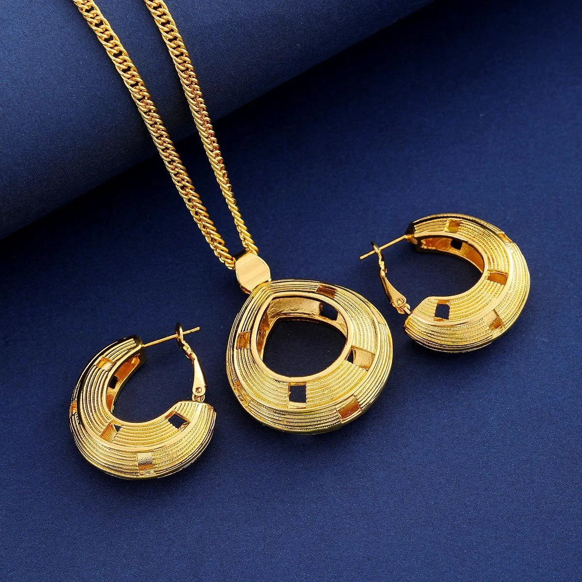 24K Gold Plated Alloy Geometric Pendant Necklace And Hoop Earrings Jewelry Set Luxury Wedding Party Jewelry Gift