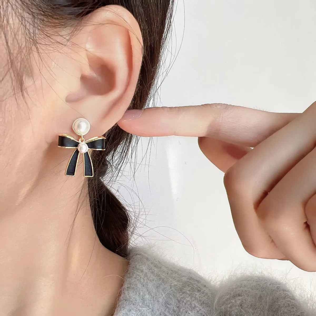 Vintage Black Ribbon Bow Faux Pearl Gold Tone Alloy Stud & Clip On No Piercing Statement Drop Earrings