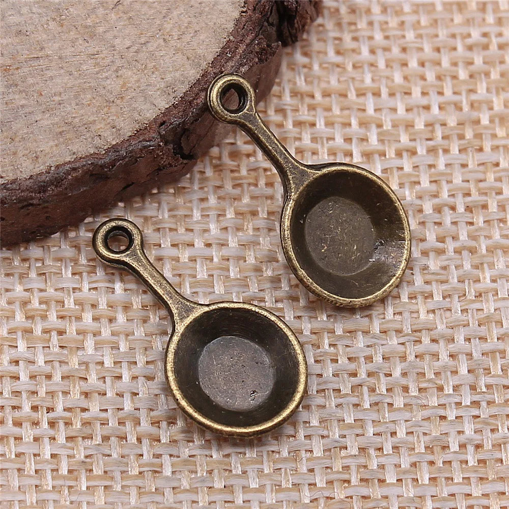 22x10mm 1g Multicolor Zinc Alloy Frying Pan Charm Pendant for DIY Jewelry Accessories