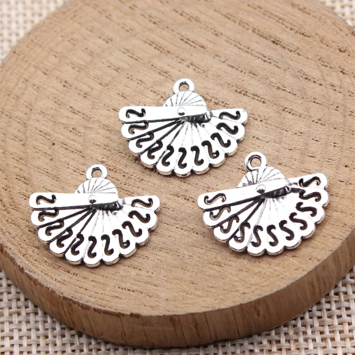 20x16mm 1.57g Antique Silver Finish Zinc Alloy Folding Fan Charm Pendant for Necklace Bracelet DIY