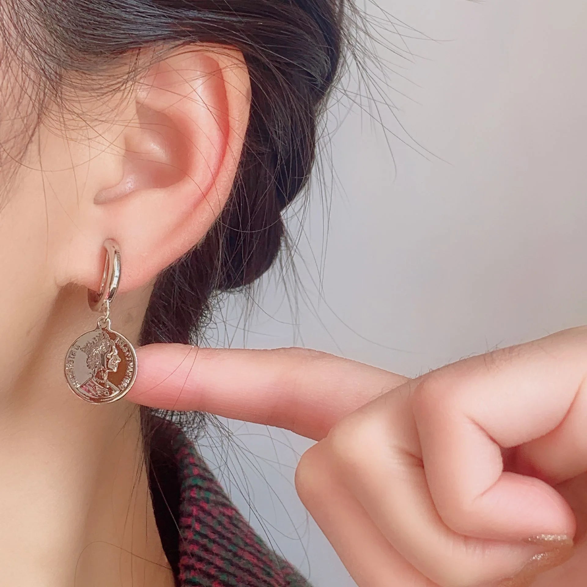 Vintage Silver Alloy Portrait Coin Spiral Hoop European Dangle Stud & Clip On No Piercing Earrings