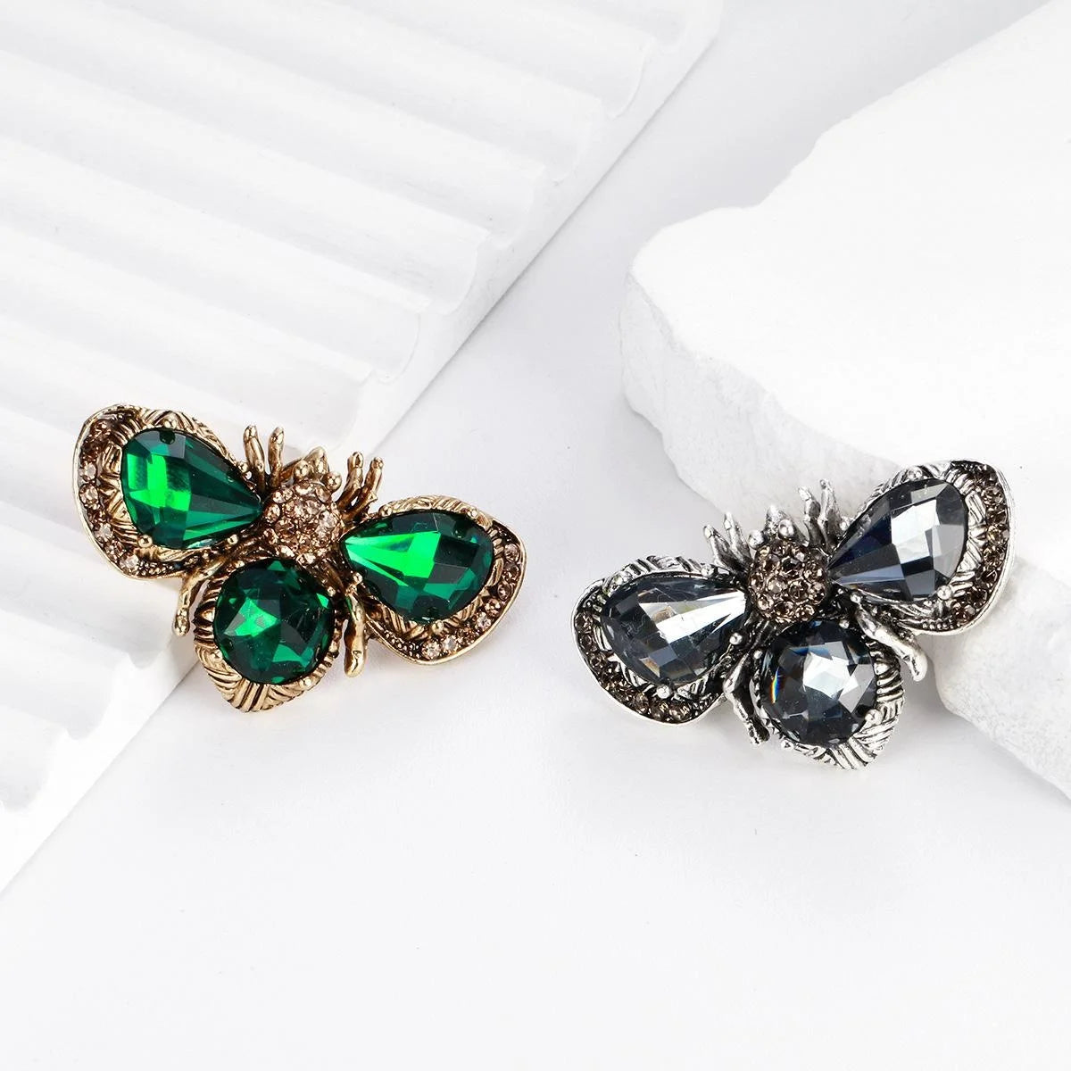 Vintage Emerald Rhinestone Bee Brooch For Women, Metal Animal Lapel Pin Luxury Suit Coat Accessory Gift