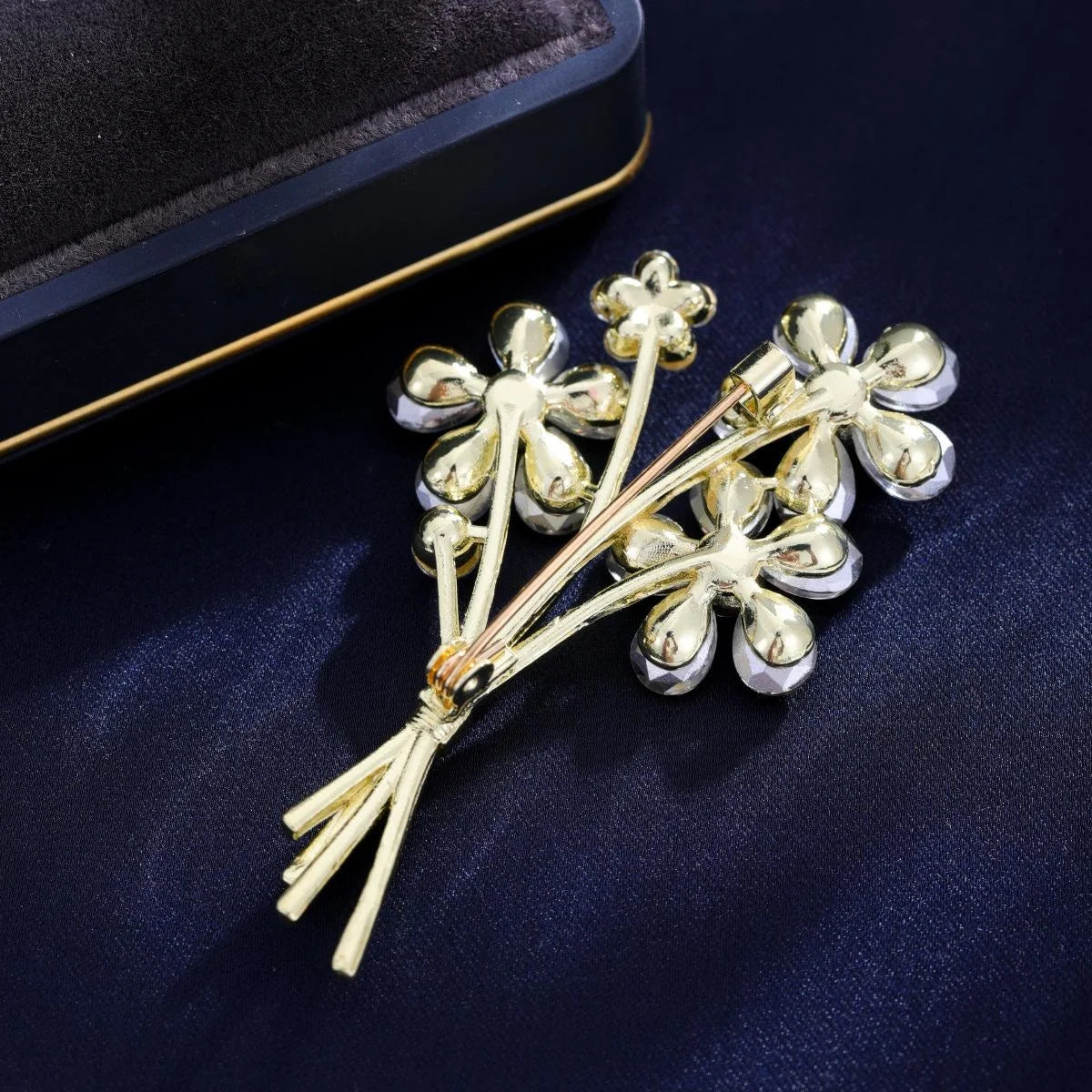 Luxury Rhinestone Crystal Flower Bouquet Brooch Elegant Alloy Lapel Pin Corsage Suit Accessory Gift