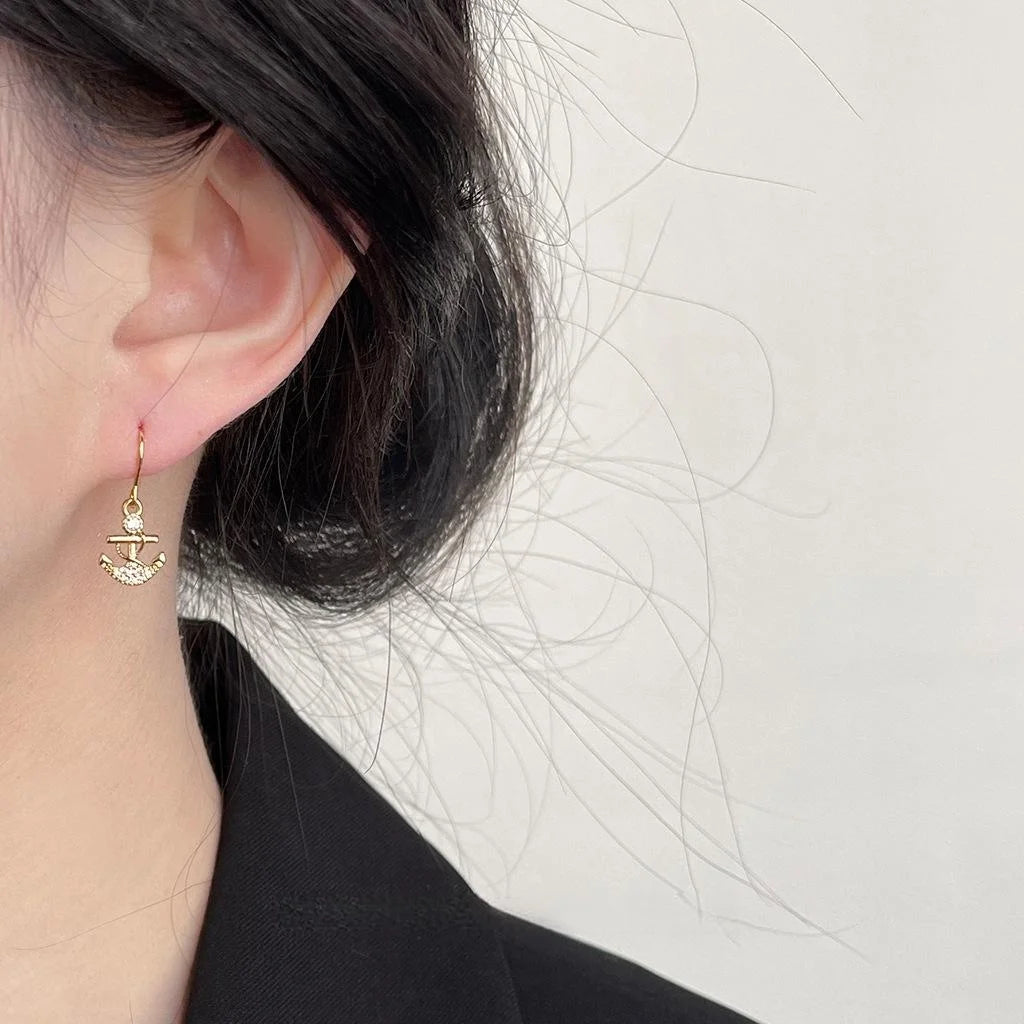 18K Gold Plated Copper Asymmetric Anchor And Ship Wheel Drop Earrings Light Luxury