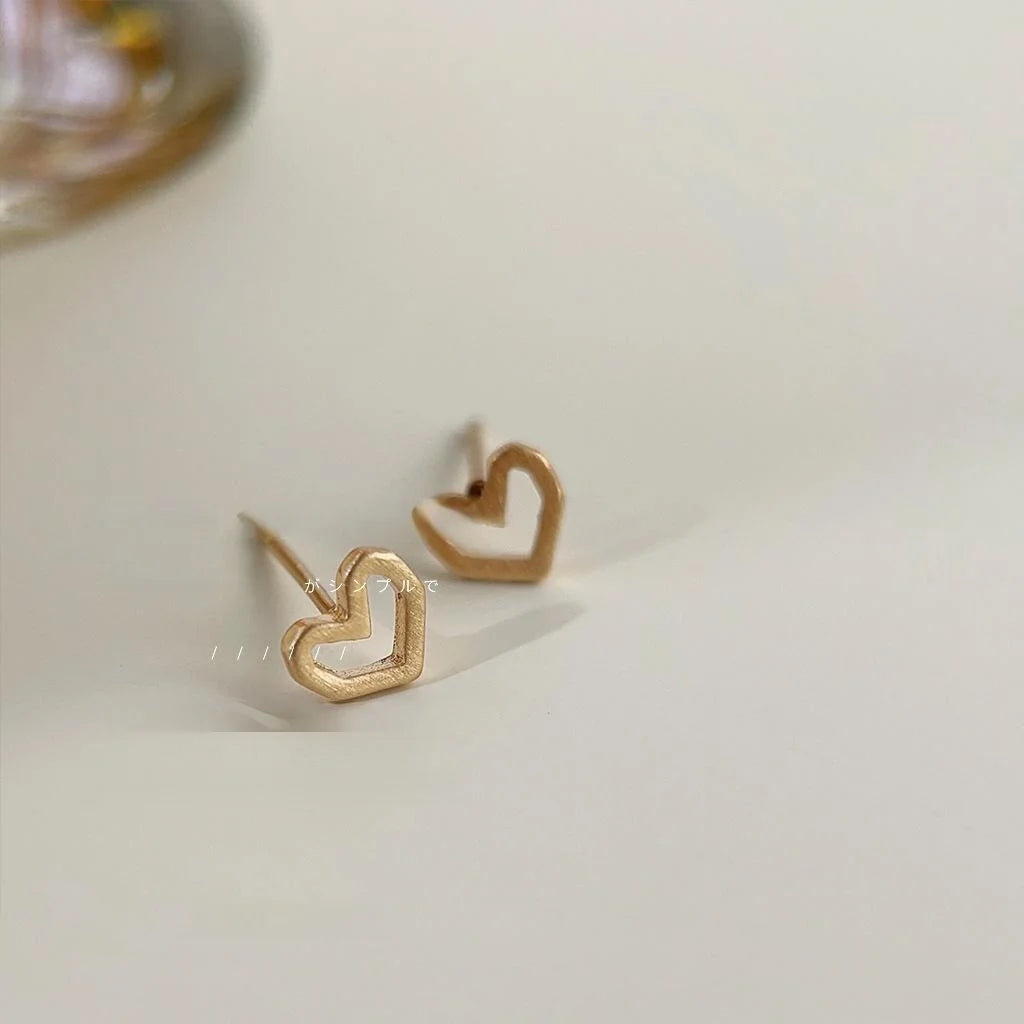 Small Minimalist Copper Hollow Heart Stud Earrings Fashion Commuter Versatile Jewelry