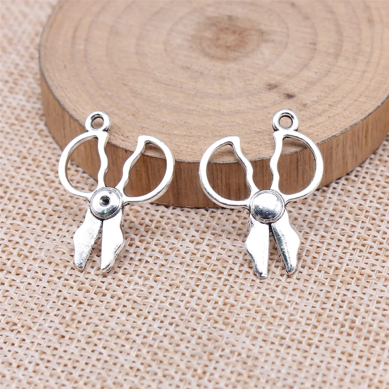 27x20mm 1.4g Antique Silver Zinc Alloy Scissors Charm Pendant for Necklace Bracelet DIY Jewelry Making