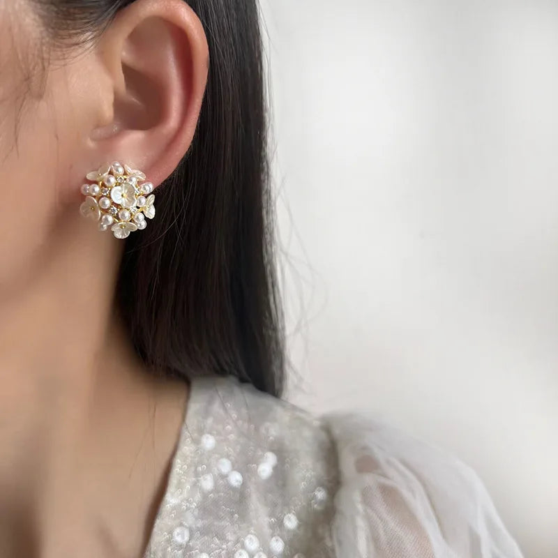 Vintage Pearl Flower Cluster Alloy Rhinestone Stud & Clip On No Piercing Luxury Statement Earrings