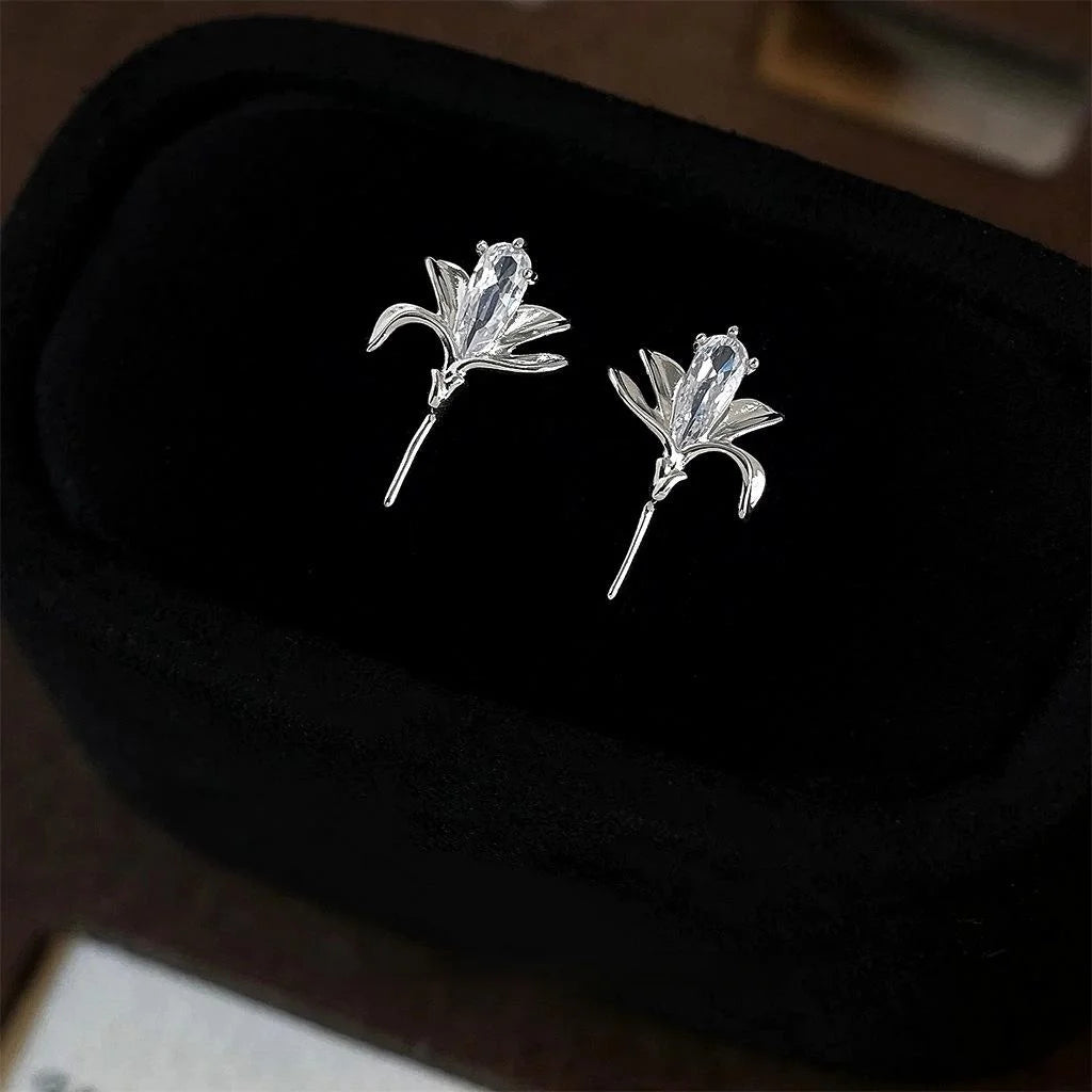 Copper Micro Pave Zircon 3D Flower Stud Earrings Minimalist Tulip Floral Commuter Jewelry