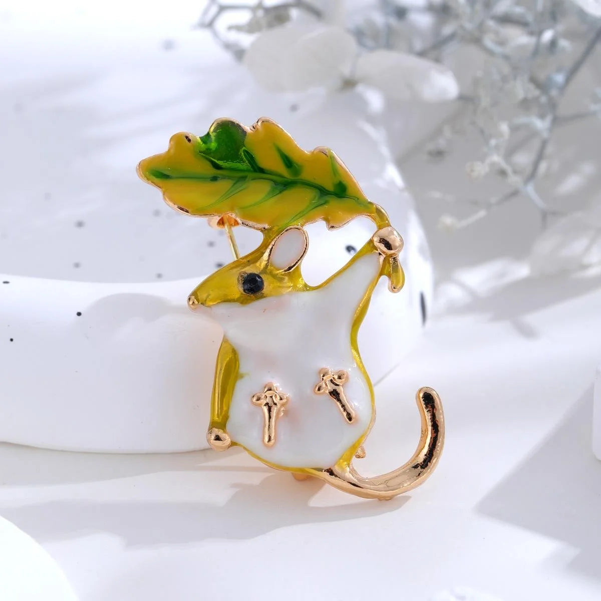 Cute Enamel Mouse Holding Leaf Brooch Gold Tone Alloy Animal Lapel Pin Corsage Coat Suit Accessory Gift