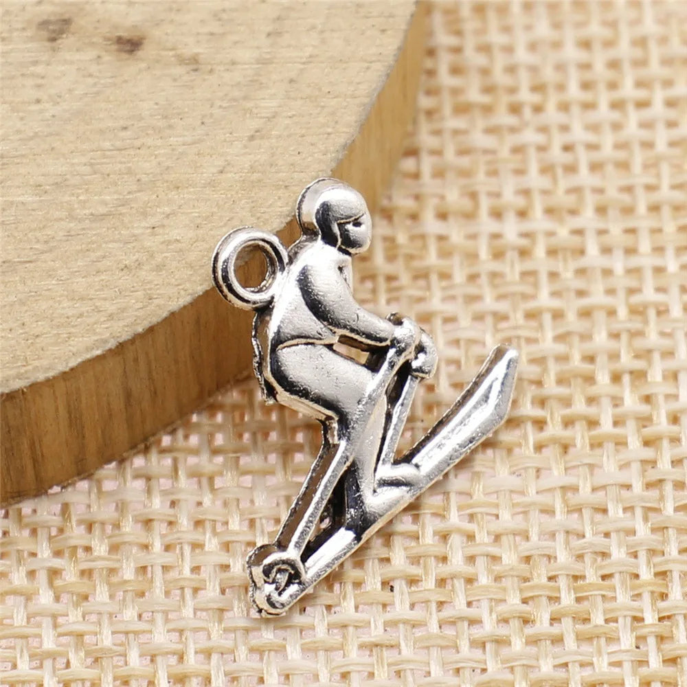 17x19mm 1.1g Antique Silver Zinc Alloy Skiing Charm Pendant for DIY Sports Jewelry Making