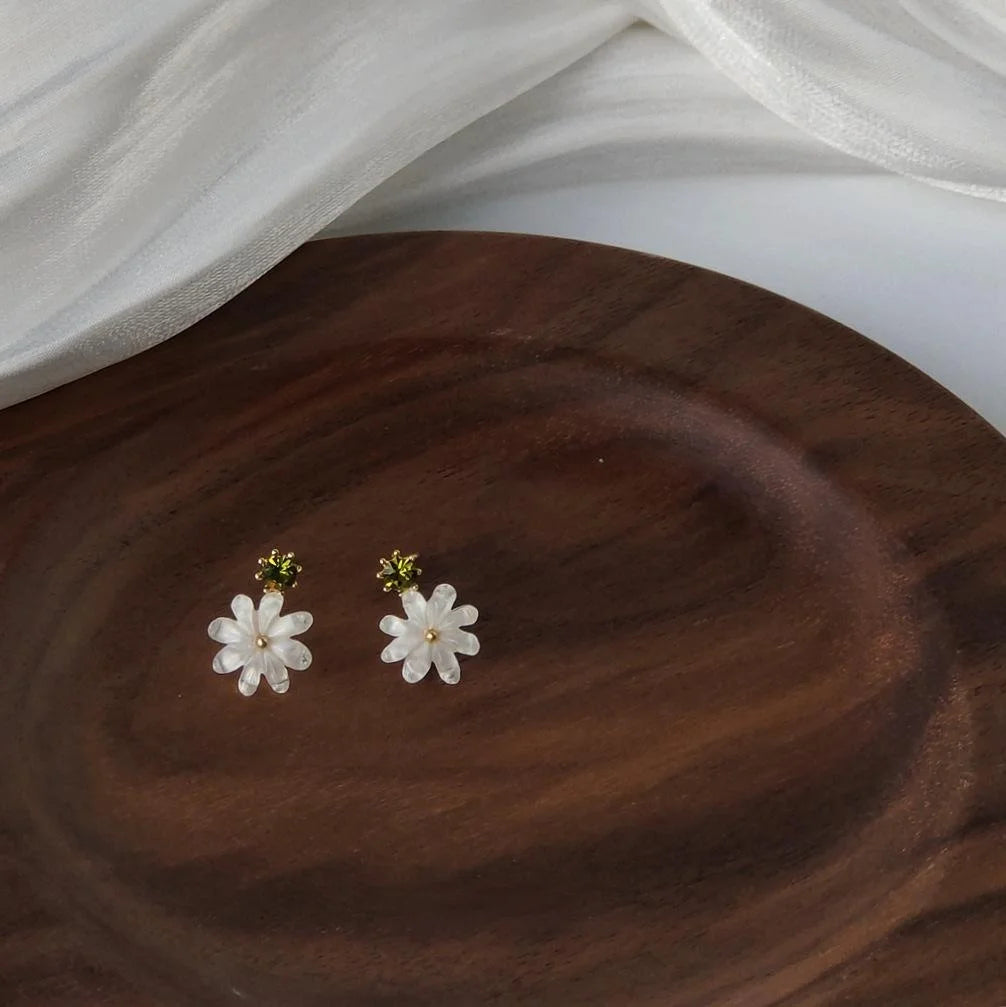14K Gold Plated Copper Small White Flower Stud Earrings Fresh Forest Style Summer Jewelry
