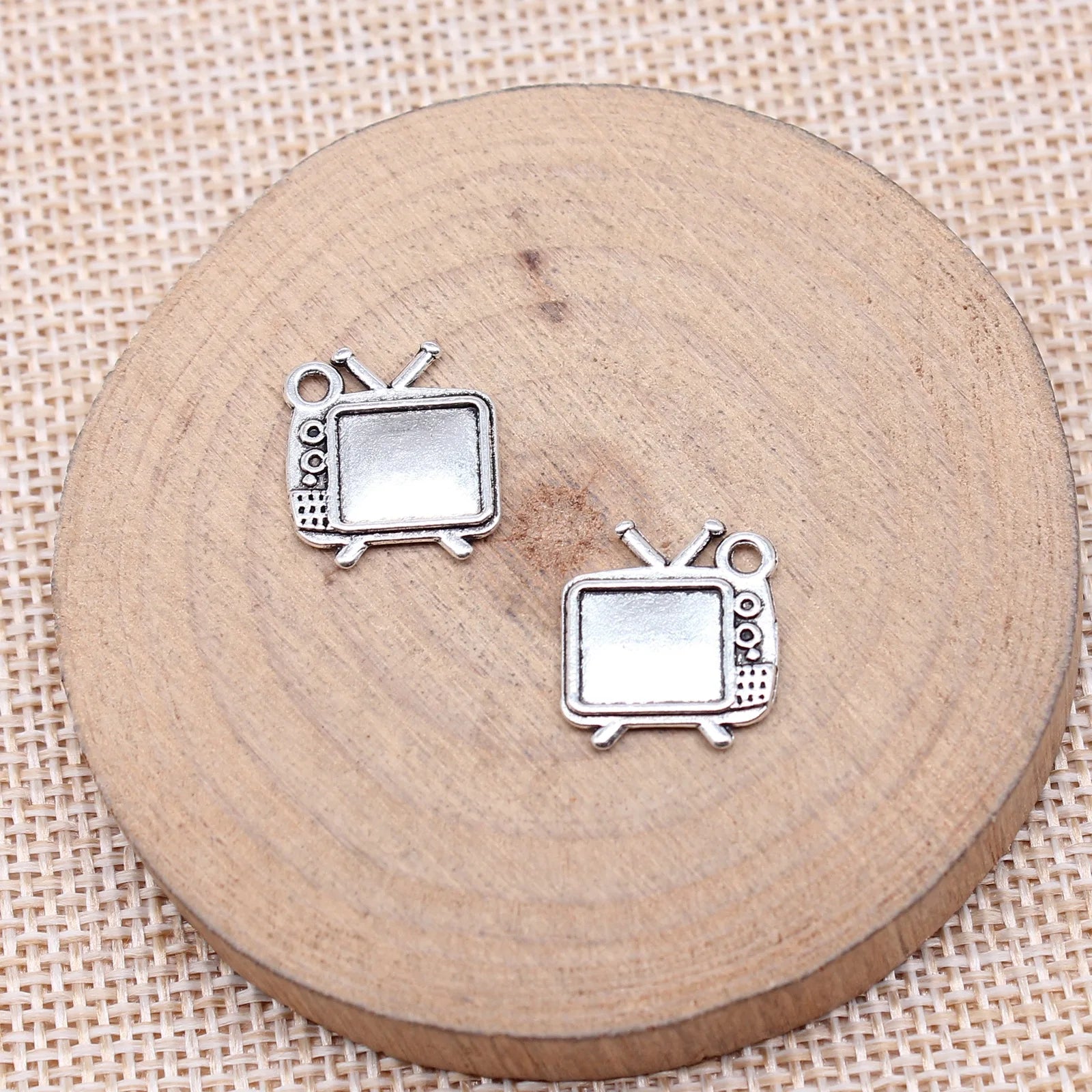 15x13mm 1.1g Antique Silver Zinc Alloy Retro Television Charm Pendant for DIY Necklace Bracelet Making